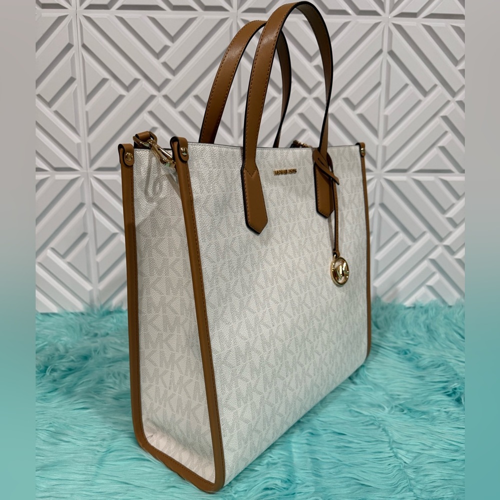 Michael Kors MAPLE Large NS Logo Tote Pale Peanut & White Signature Tote NWT - Picture 3 of 11